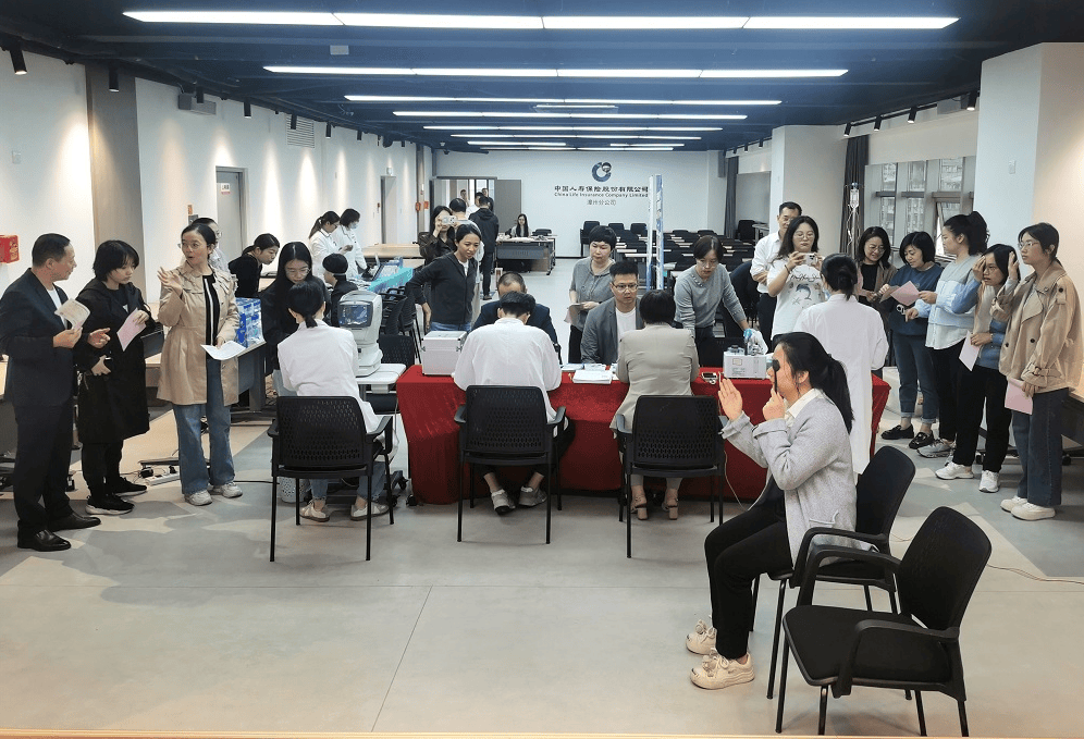 合惠闽宝项目组开展员工护眼活动米乐m6国寿寿险漳州分公司联(图1)