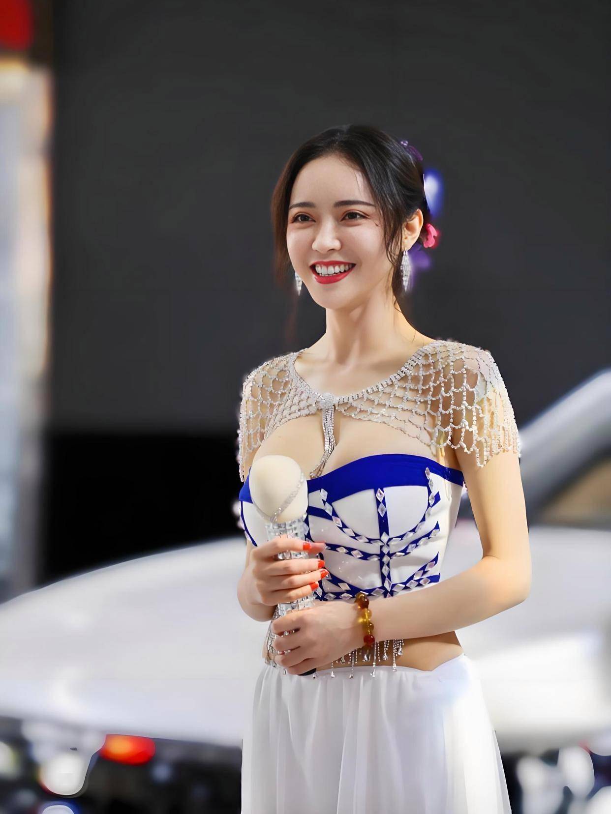 魔鬼身材不愧是模特出身！潘春春最惊艳的3部电影这(图6)